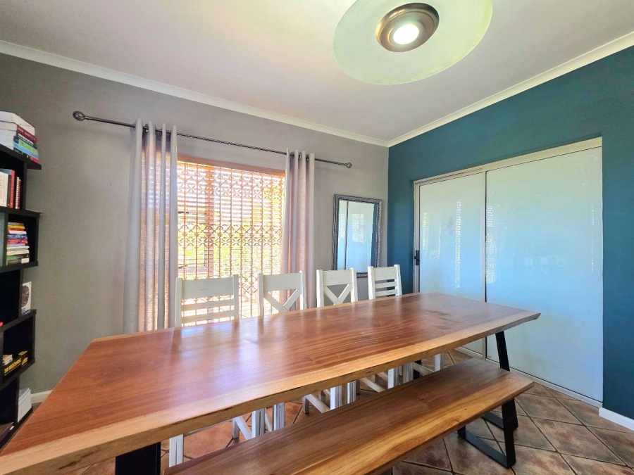 5 Bedroom Property for Sale in Plattekloof Western Cape